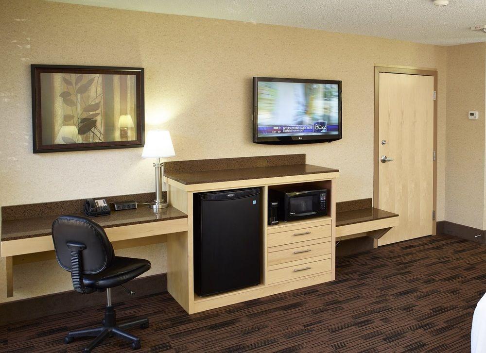 Livinn Hotel Minneapolis North / Fridley Esterno foto