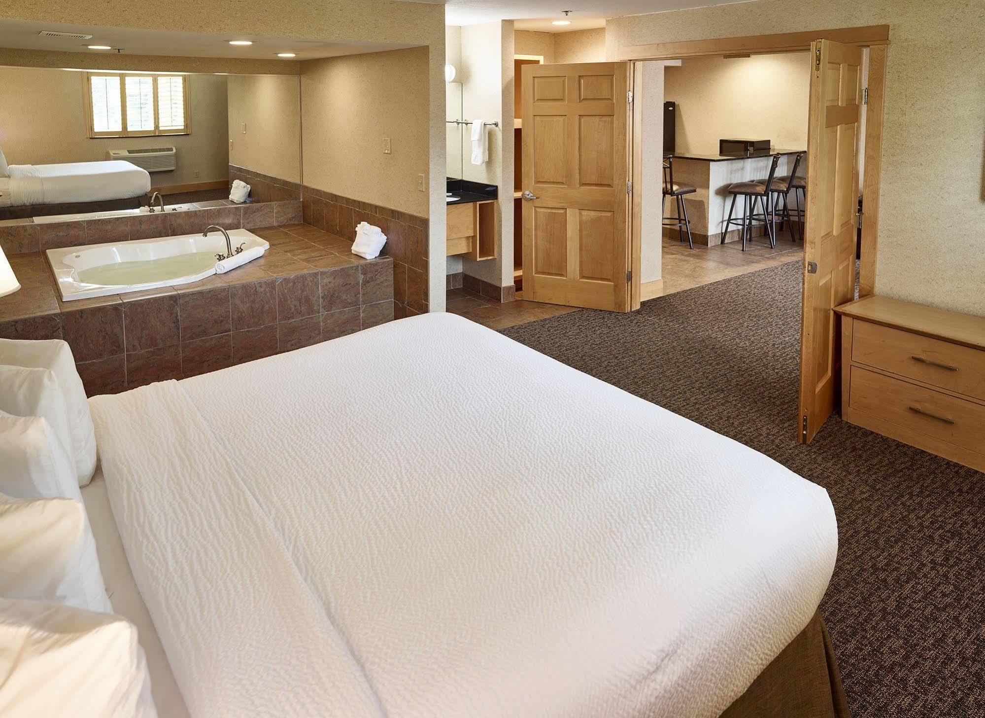 Livinn Hotel Minneapolis North / Fridley Esterno foto